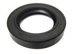 Oil Seal in Swivel Housing 90/110 from Vin LA930456. and Discovery 1